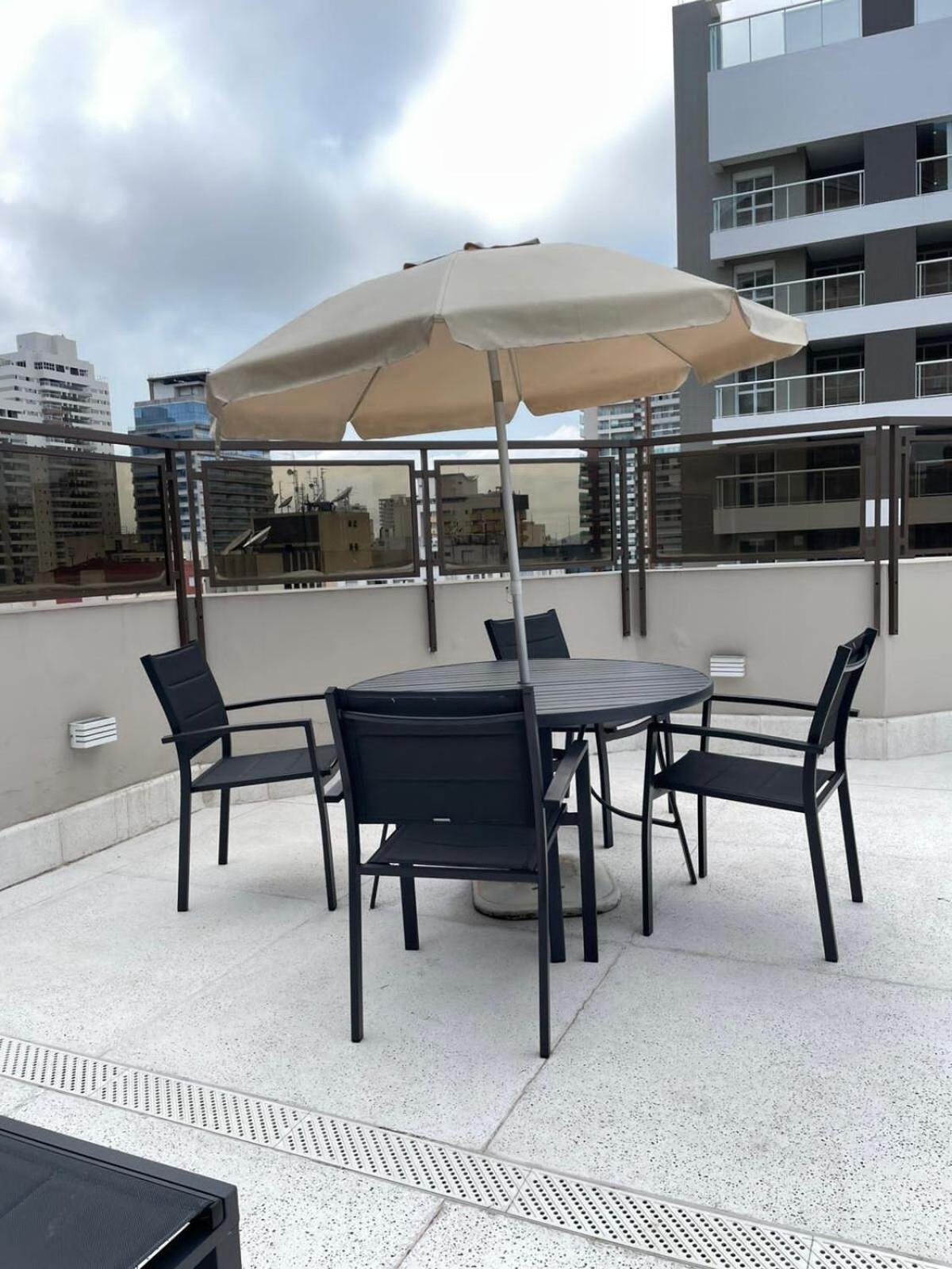 Flat No Hotel Cosmopolitan Com Estacionamento Gratis E Piscina Santos Kültér fotó